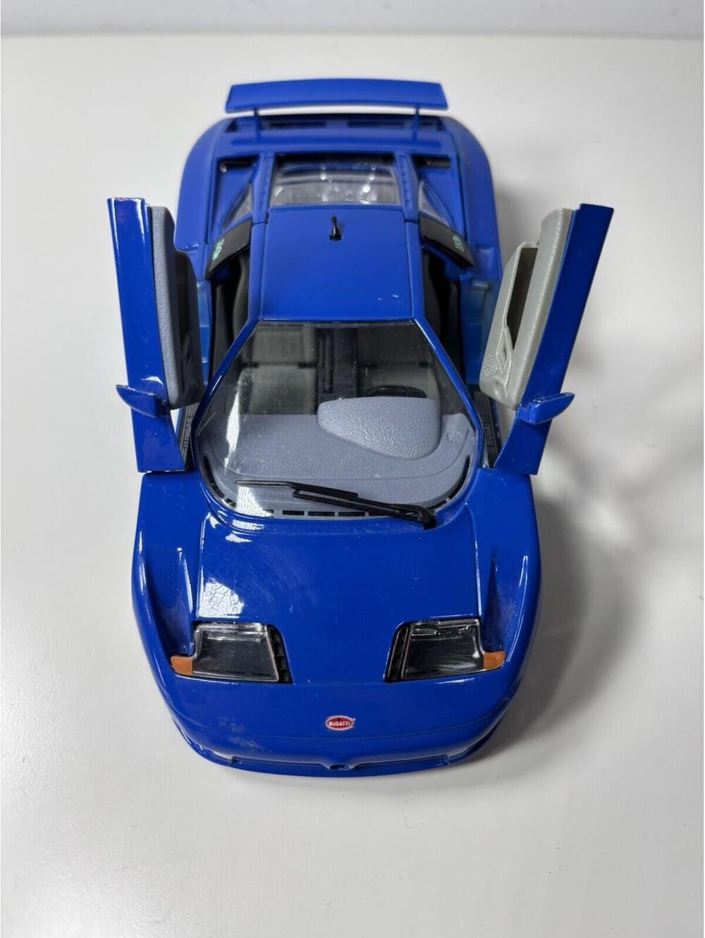 Burago 1991 Bugatti EB110 Blue 1/18 Scale Diecast Model Car - Picture 5 of 7